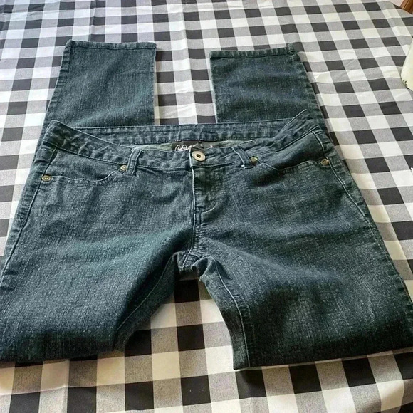 City Street Size 9 Jeans Demin Blue in Color - Picture 6 of 7